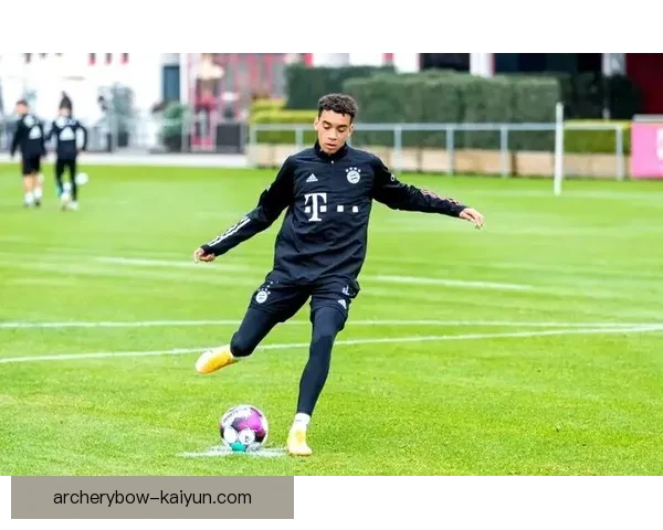 穆西亚拉与德国前辈的交流凸显年轻球员的成长与未来潜力