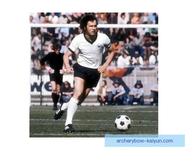 贝肯鲍尔历史评价：德国传奇球员及教练职业生涯的辉煌成就分析