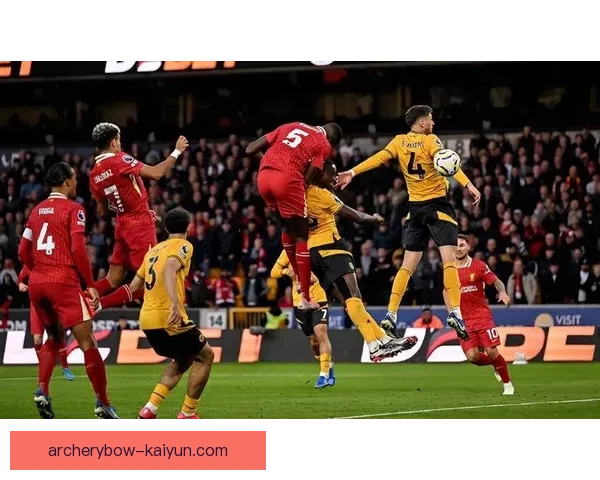 足球赛事现大比分战局多场赛事攻防对决激烈